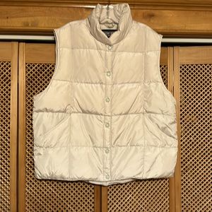 Women’s Lands’ End quilted puffer vest, in light tan, XL (18).   (507)